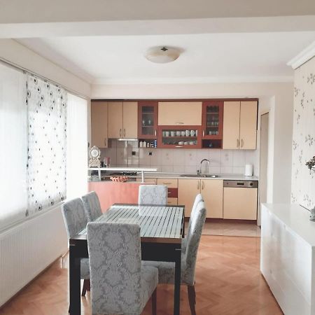 Spacious 80M2 Apartment In The Center يوبوسكي المظهر الخارجي الصورة