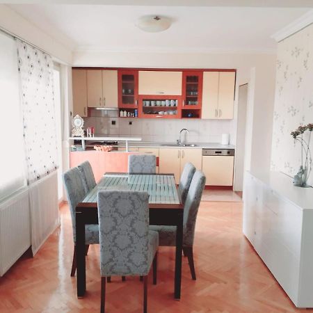 Spacious 80M2 Apartment In The Center يوبوسكي المظهر الخارجي الصورة