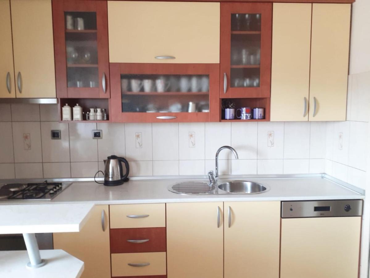 Spacious 80M2 Apartment In The Center يوبوسكي المظهر الخارجي الصورة