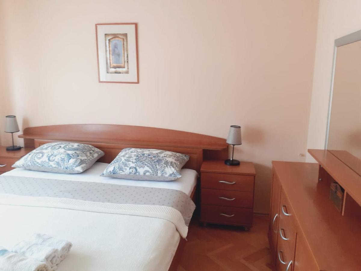 Spacious 80M2 Apartment In The Center يوبوسكي المظهر الخارجي الصورة