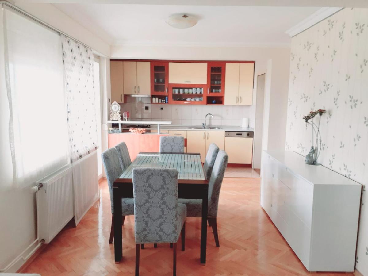 Spacious 80M2 Apartment In The Center يوبوسكي المظهر الخارجي الصورة