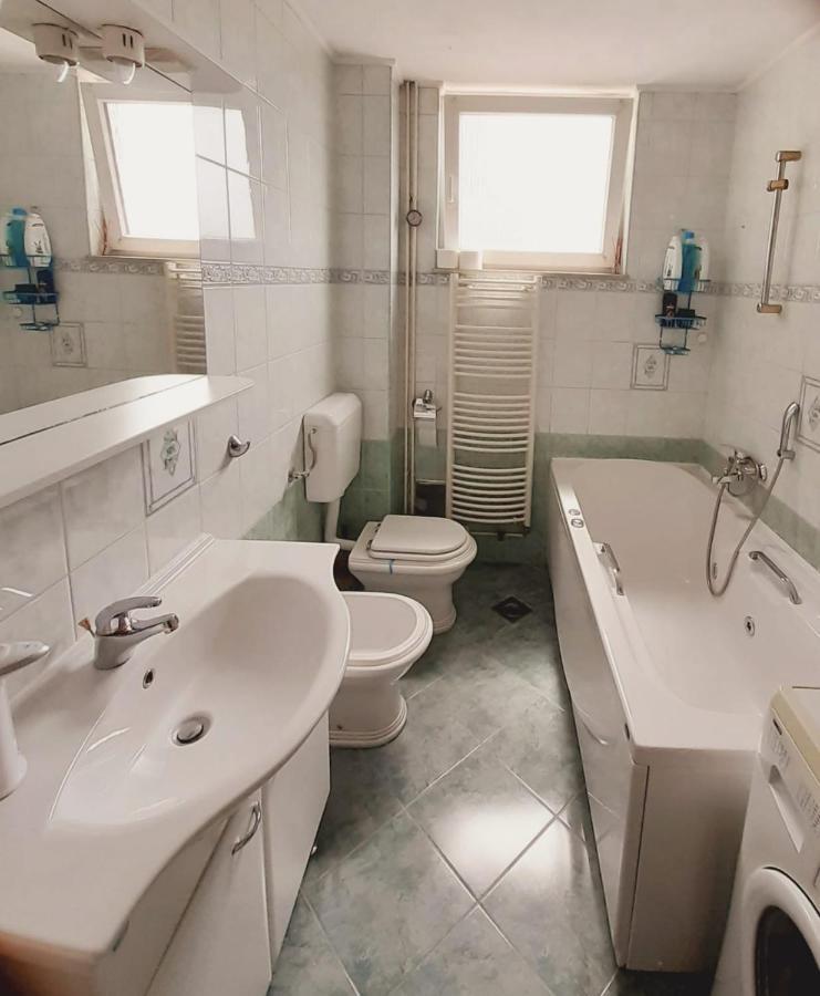 Spacious 80M2 Apartment In The Center يوبوسكي المظهر الخارجي الصورة