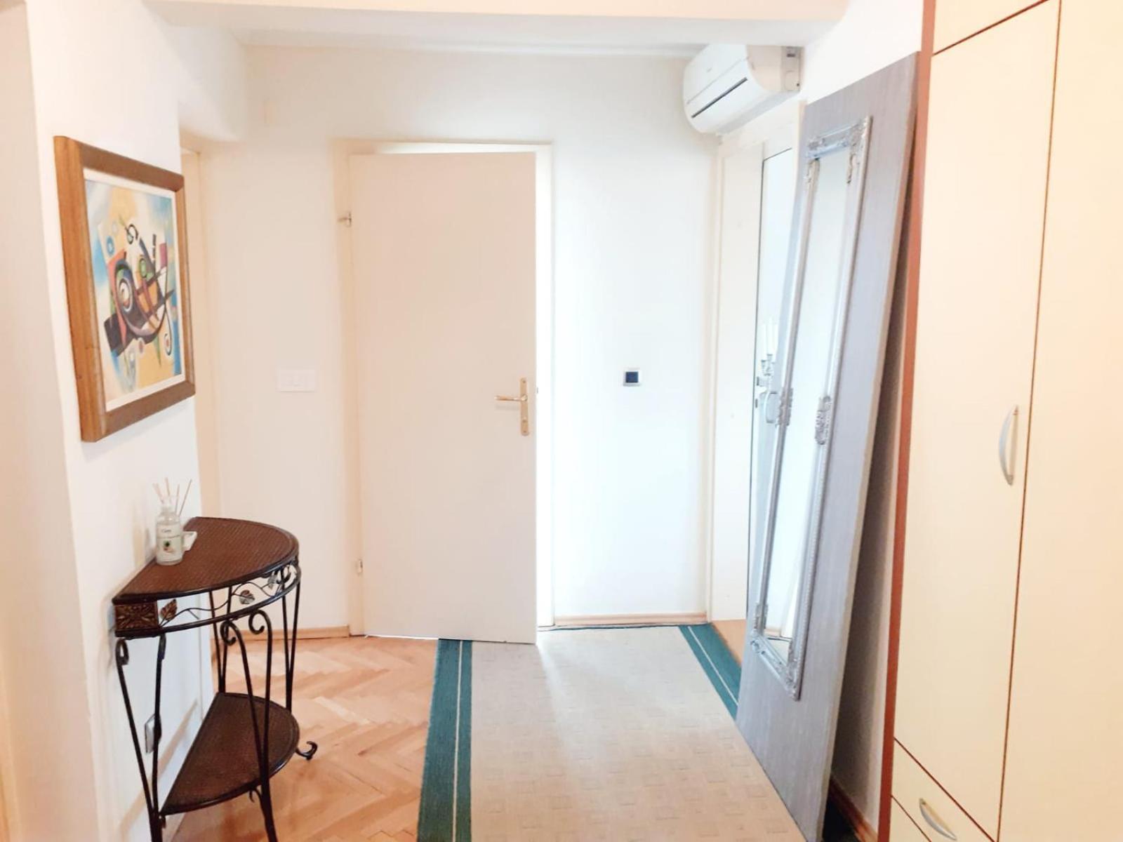 Spacious 80M2 Apartment In The Center يوبوسكي الغرفة الصورة