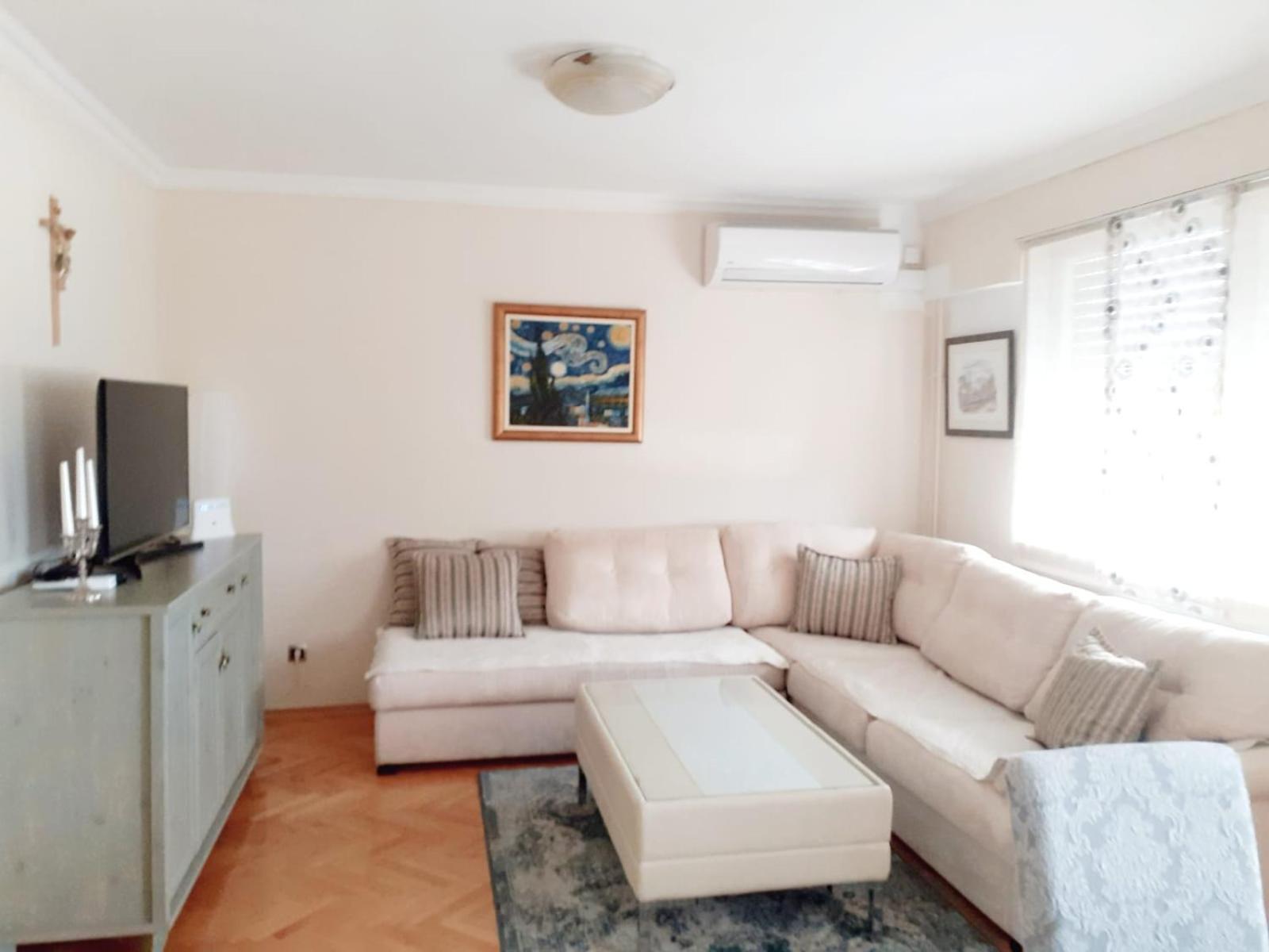 Spacious 80M2 Apartment In The Center يوبوسكي الغرفة الصورة